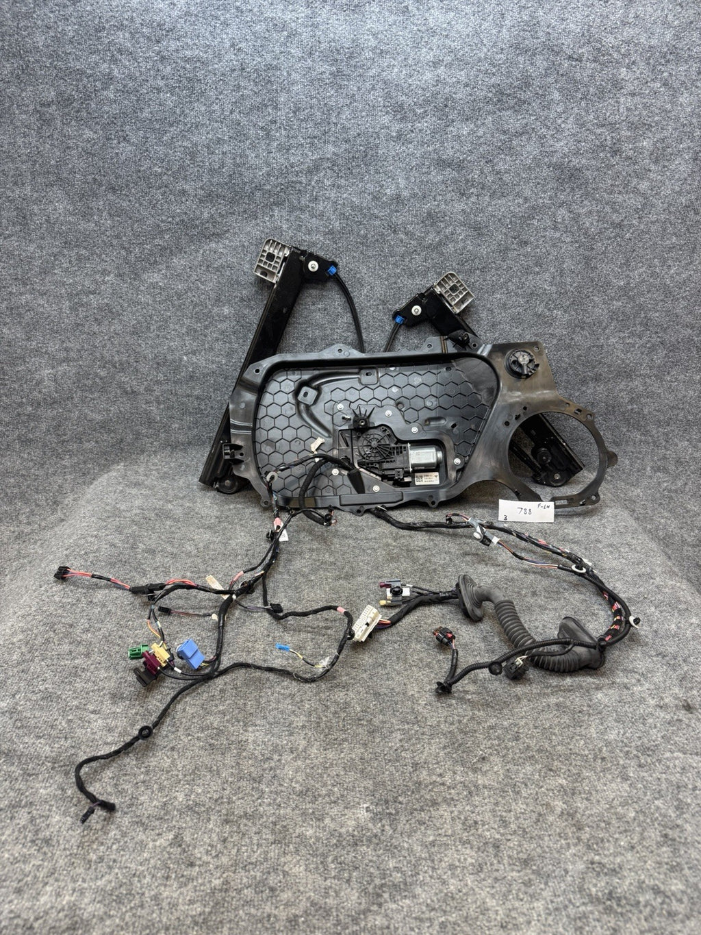 17-23 Model 3 Front Left Door Window Glass Regulator & Motor LH 1096620-10-F