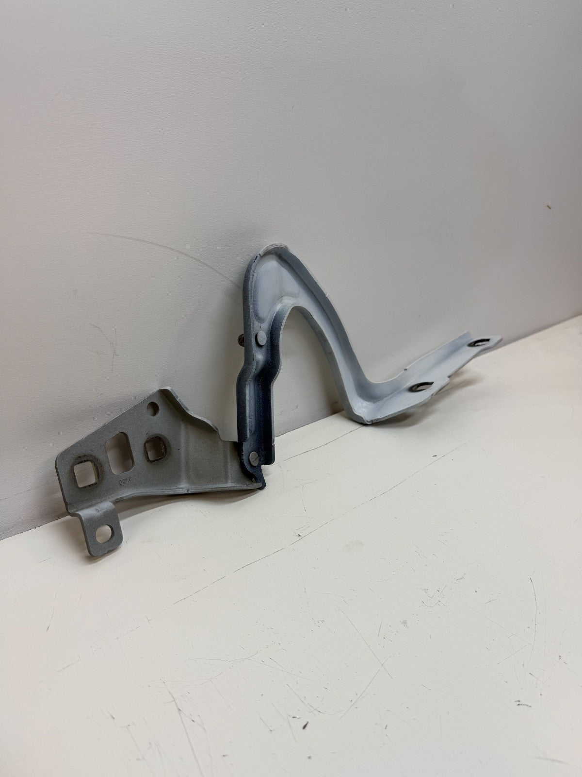 2020-2024 Tesla Model Y Front Right Passenger Side Hood Hinge 1496268-00-C