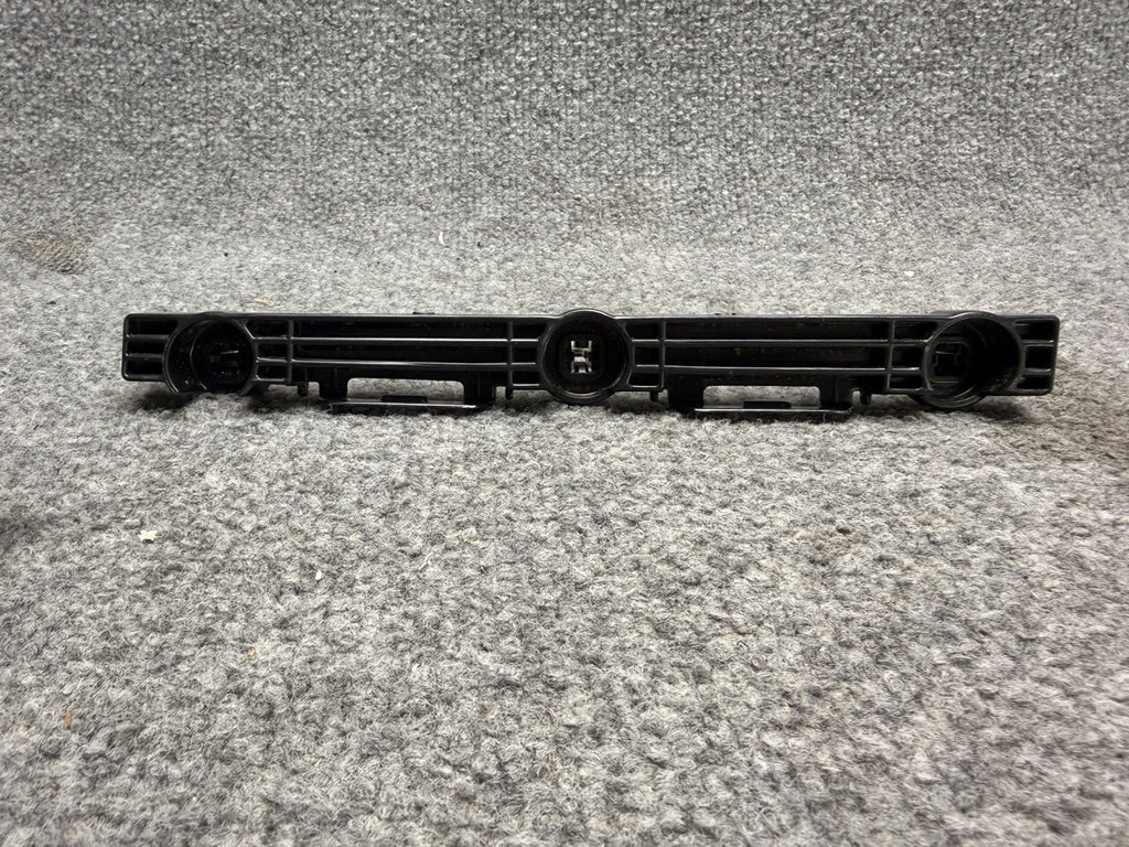 2012-2020 TESLA MODEL S RIGHT SIDE SKIRT ROCKER MOLDING FRONT BRACKET OEM