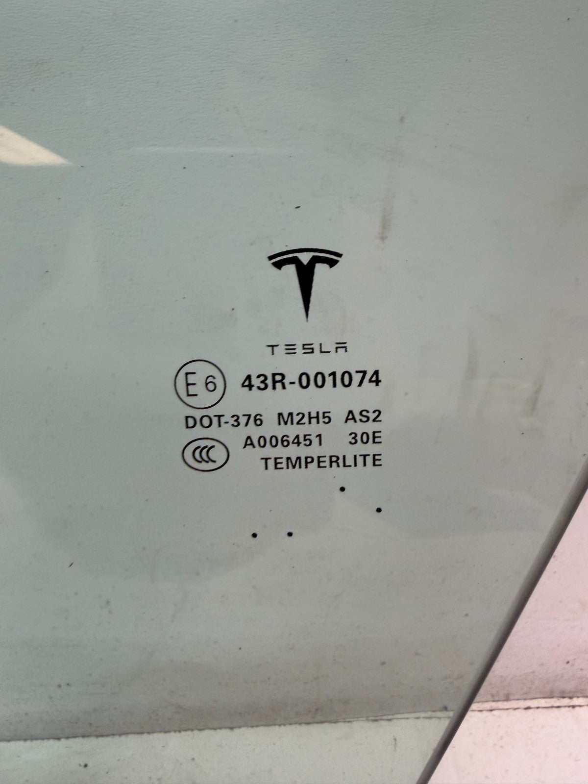 2012-2020 Tesla Model S Front Left Driver Side Door Window Glass OEM 43R-001074