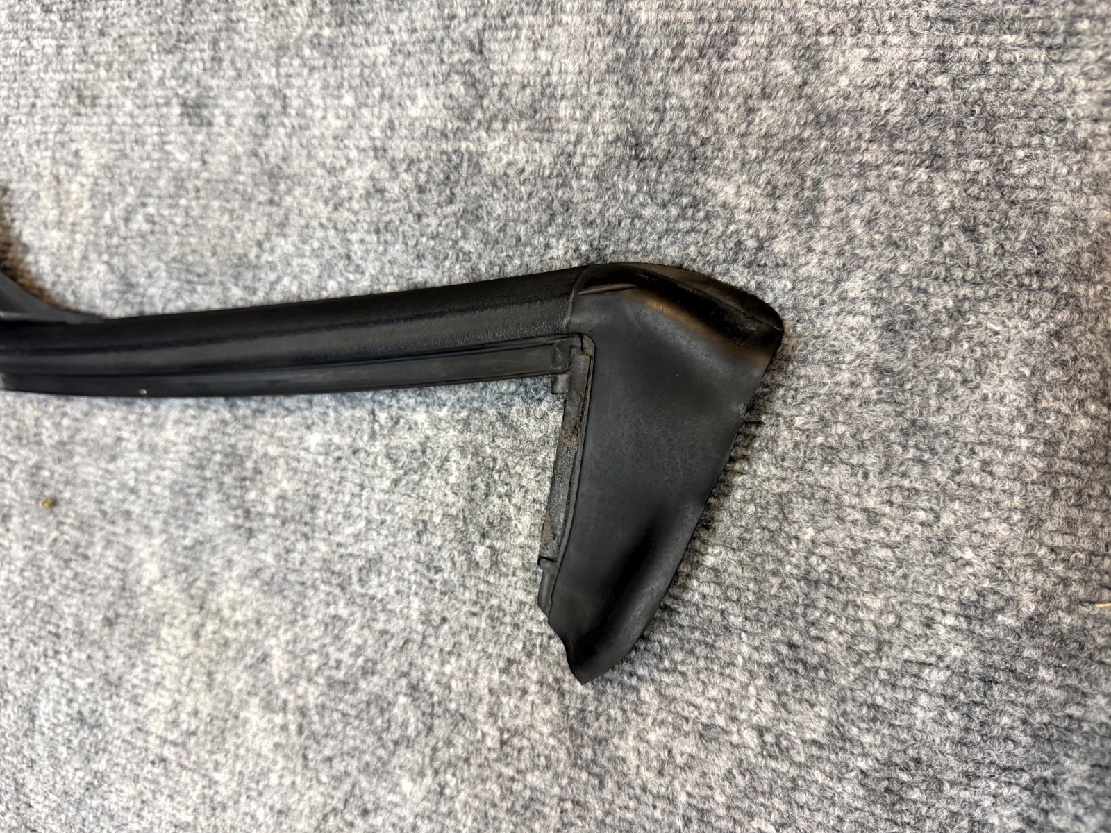 2020-2024 TESLA MODEL Y REAR RIGHT SIDE DOOR SEAL WEATHERSTRIP OEM, 1497714-00-D