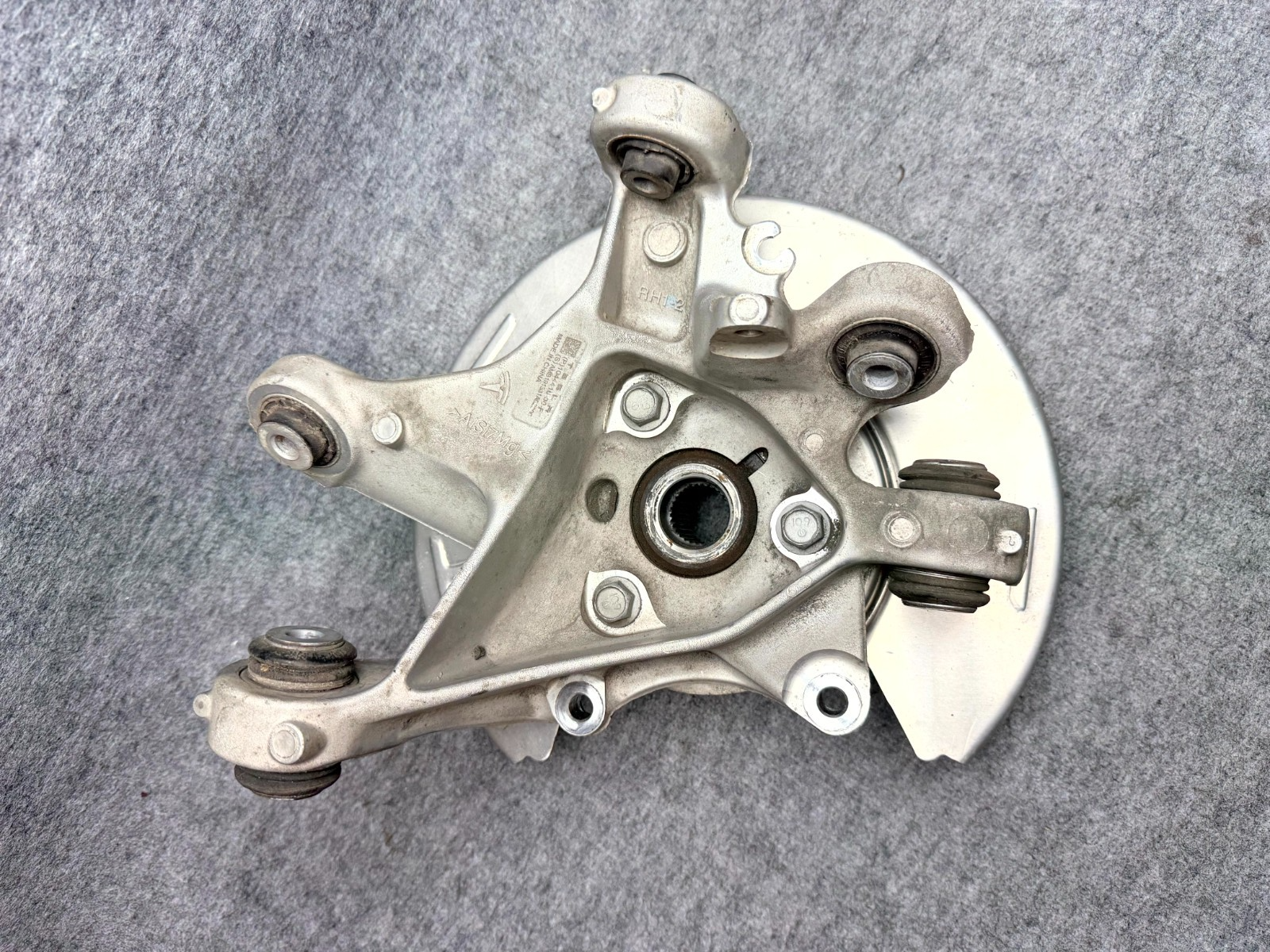 ♦️17-23 TESLA MODEL 3 REAR RIGHT SIDE SPINDLE KNUCKLE WHEEL HUB OEM, 104441600F