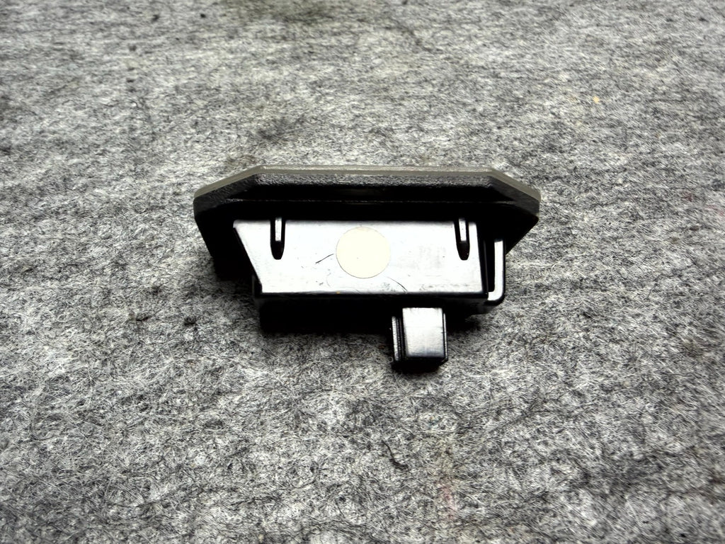 ♦️ 2017 – 2023 TESLA MODEL 3 LICENSE PLATE LIGHT ASSEMBLY OEM, 1449730-00-B