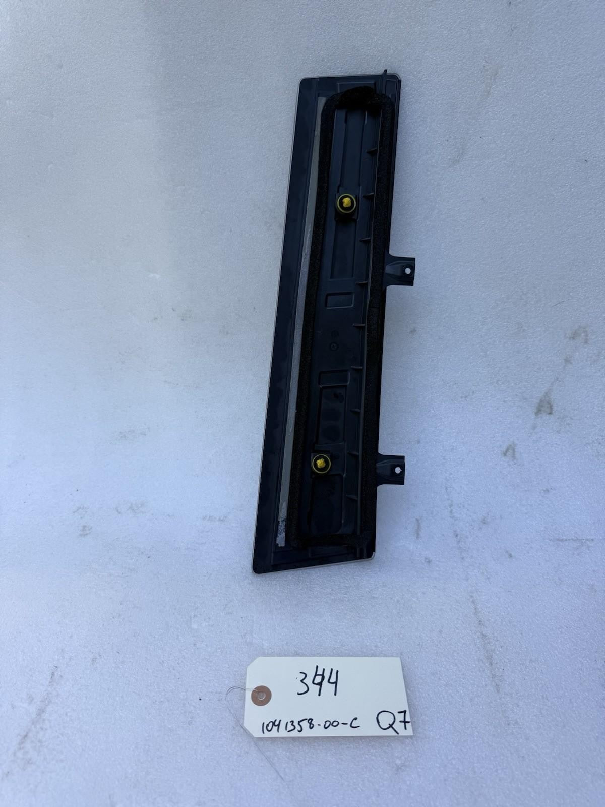 ♦️16-20 TESLA MODEL X REAR RIGHT DOOR B PILLAR APPLIQUE MOLDING OEM, 104135800