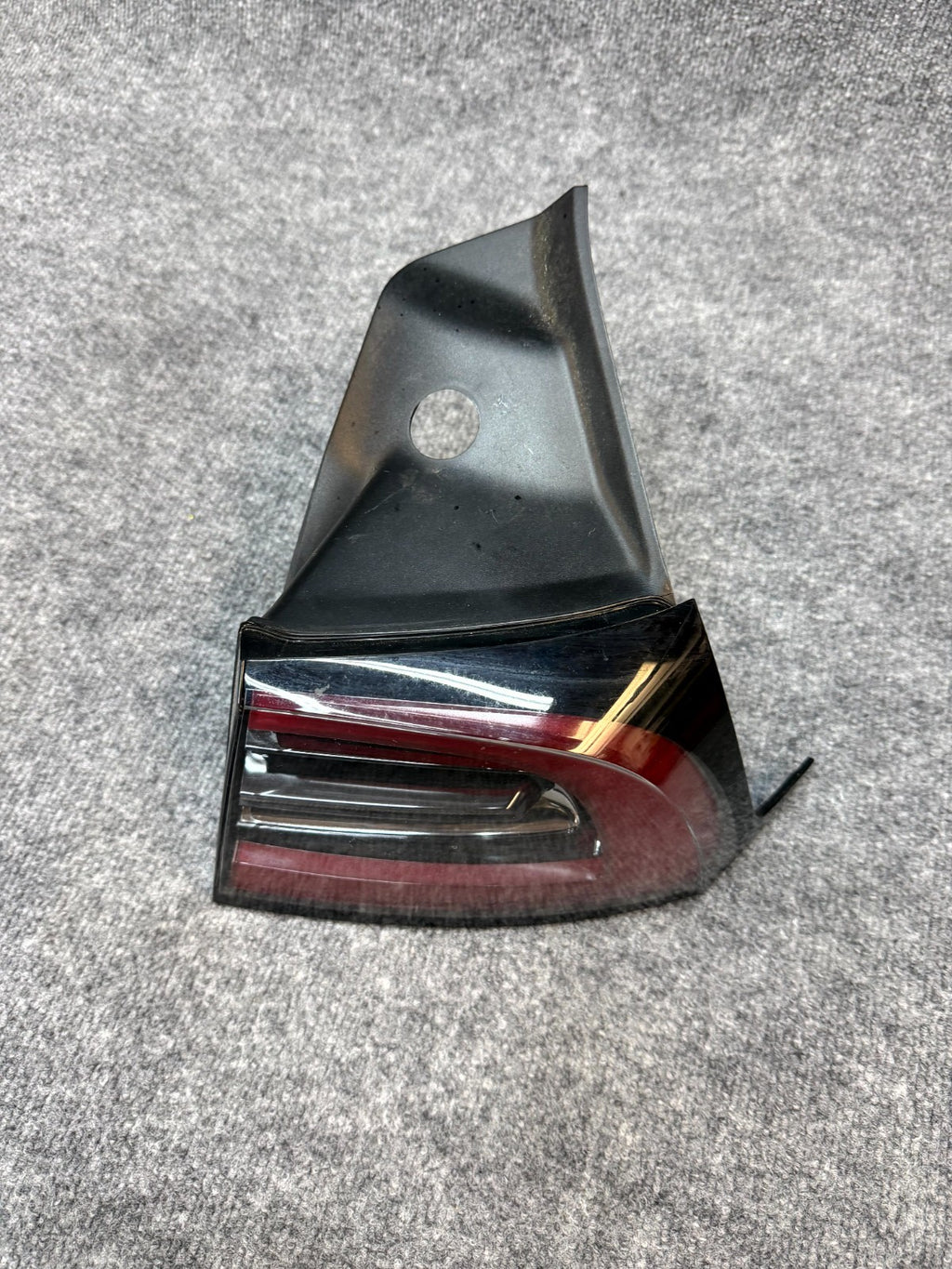 2017 - 2024 TESLA MODEL 3 Y REAR RIGHT PASSENGER SIDE TAILLIGHT OEM 1502087-00-D