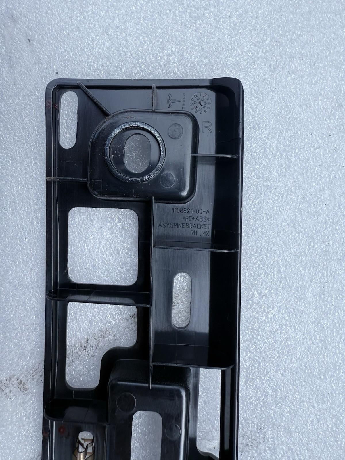 ♦️16-24 TESLA MODEL X REAR RIGHT UPPER DOOR SPINE MOUNT BRACKET OEM, 110882100
