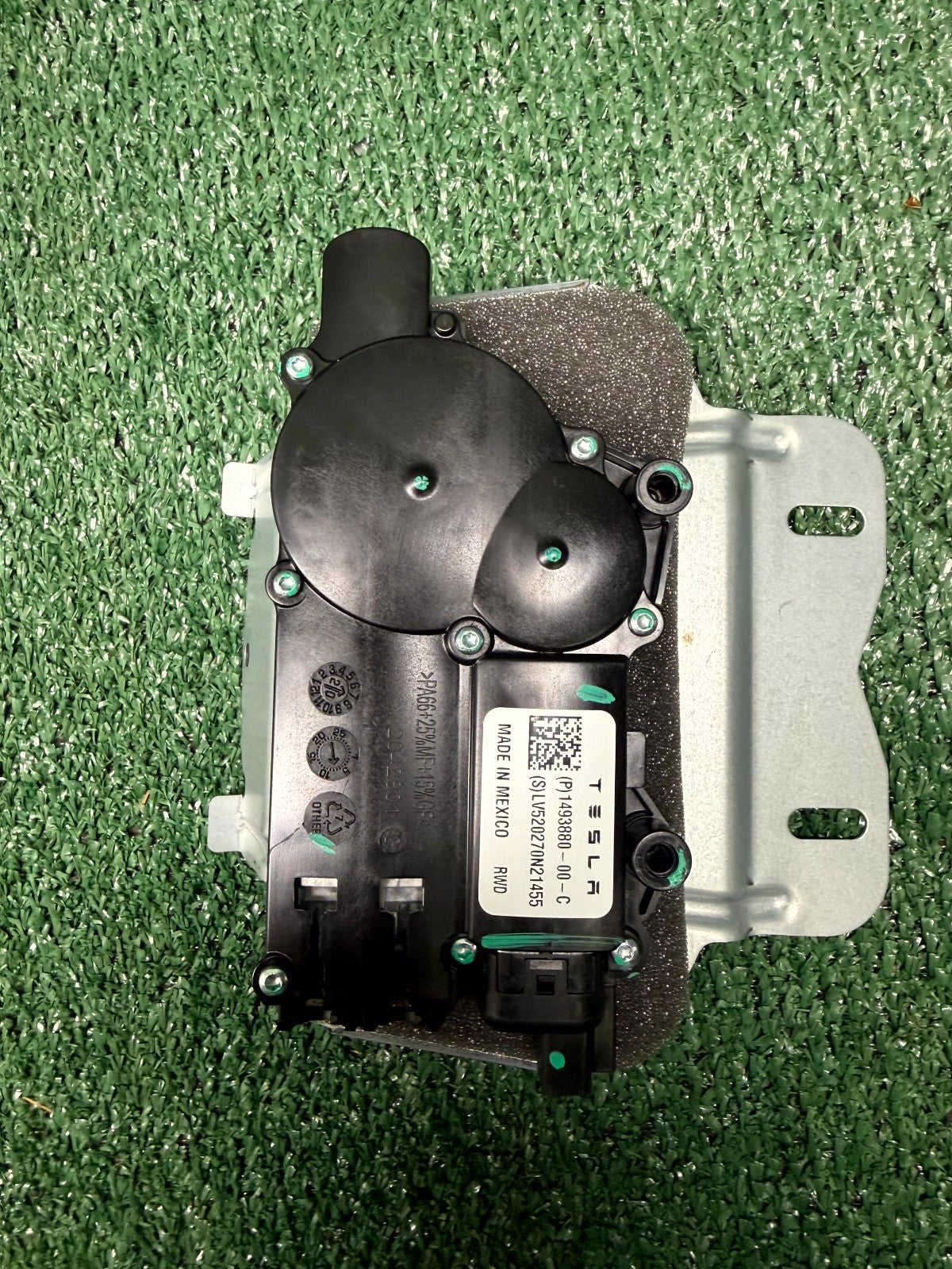 ♦️2020-2023 TESLA MODEL Y 2ND ROW SEAT RECLINER ACTUATOR OEM, 1552469-00-A