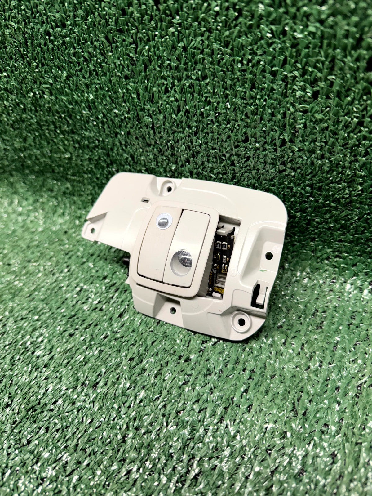 ♦️20-24 TESLA MODEL Y LEFT INTERIOR DOME READING CABIN LIGHT OEM, 1692045-00-B
