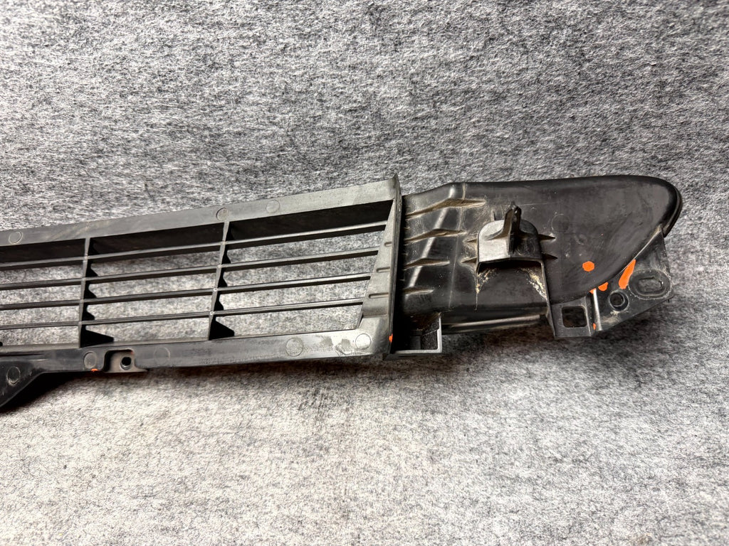 ♦️2017–2023 TESLA MODEL 3 FRONT BUMPER LOWER CENTER GRILLE OEM, 1085927-00-C