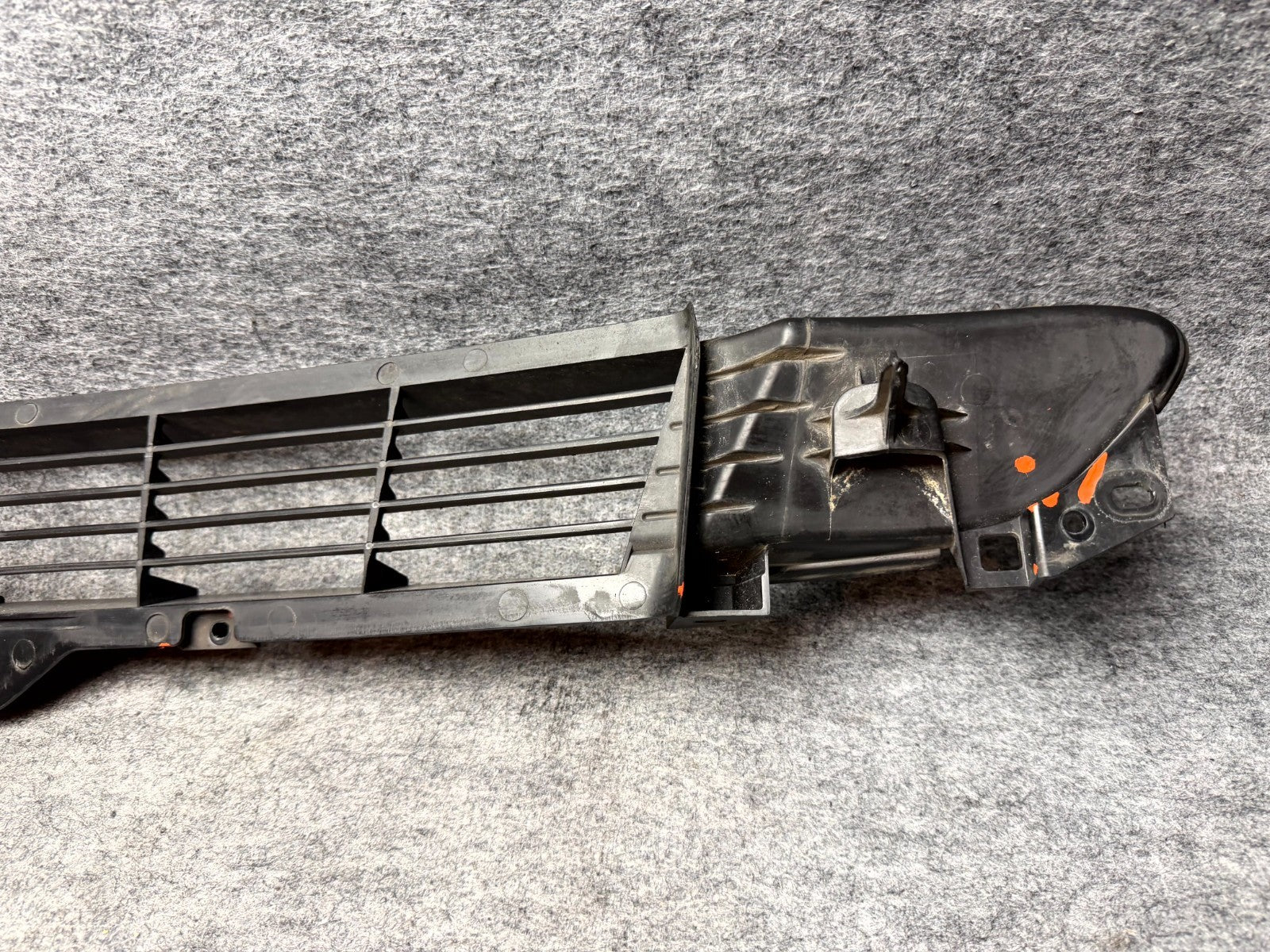 ♦️2017–2023 TESLA MODEL 3 FRONT BUMPER LOWER CENTER GRILLE OEM, 1085927-00-C