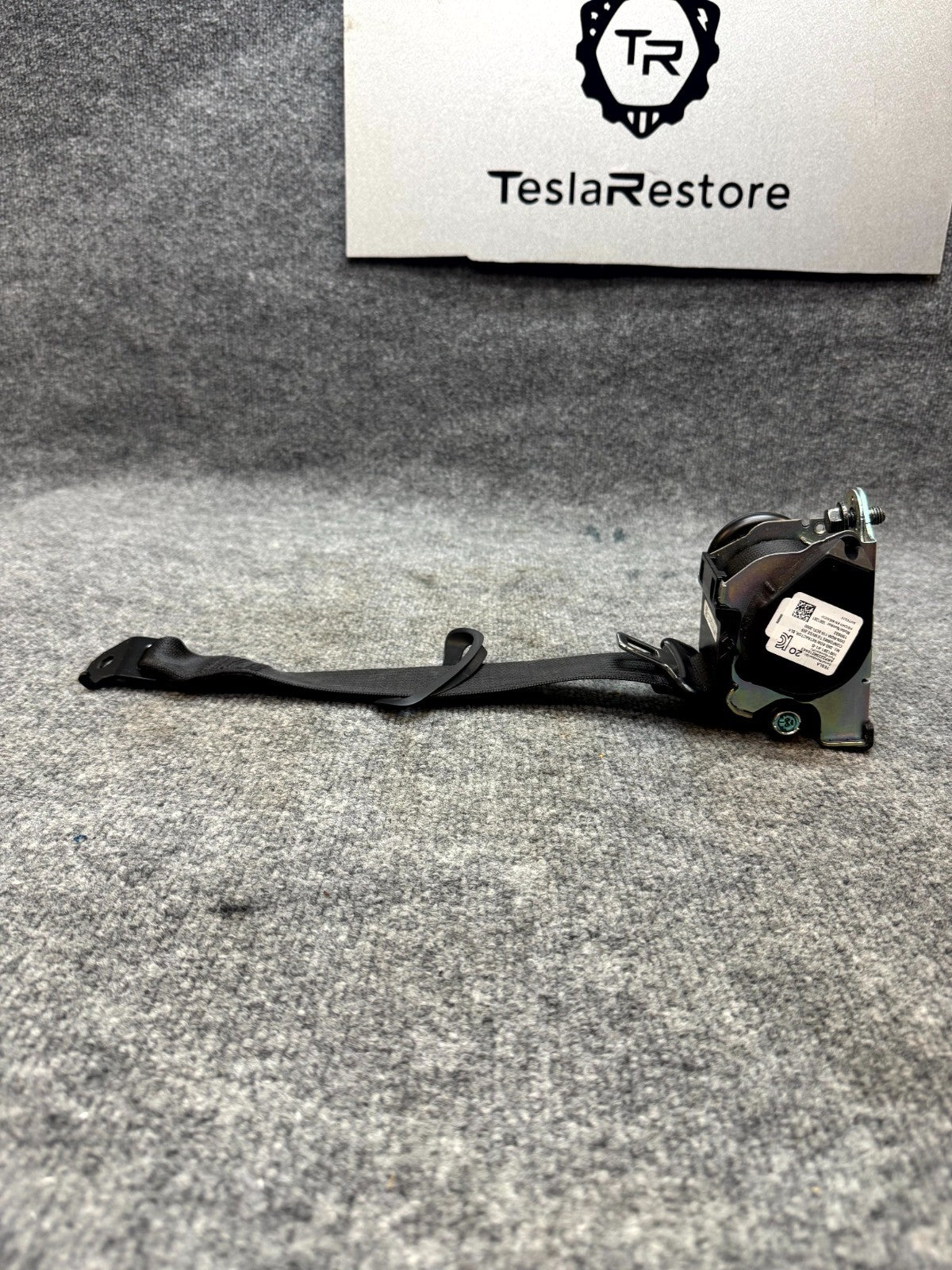 2017 - 2023 TESLA MODEL 3 REAR RIGHT / LEFT SEAT BELT RETRACTOR OEM 1081281-01-G