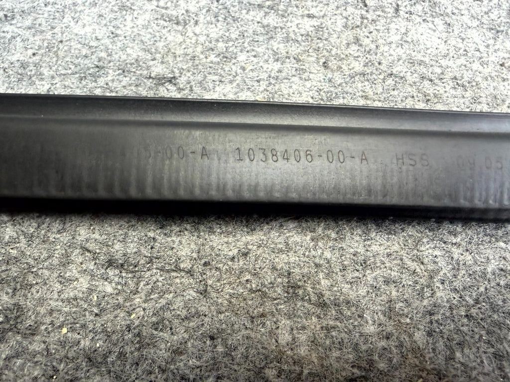 ♦️12-20 TESLA MODEL S FRONT RIGHT SIDE DOOR WINDOW MOLDING TRIM OEM 1038394-00-A