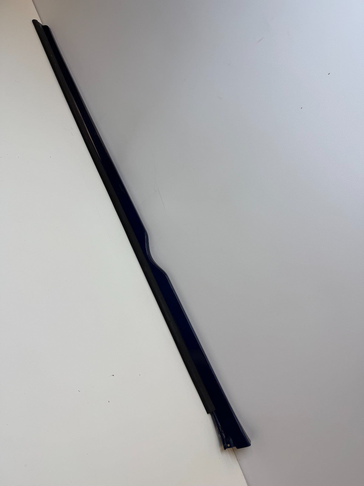 2012-25 Model S Passenger Rocker Skirt Molding Scuff Panel Right RH 1012217-00-F