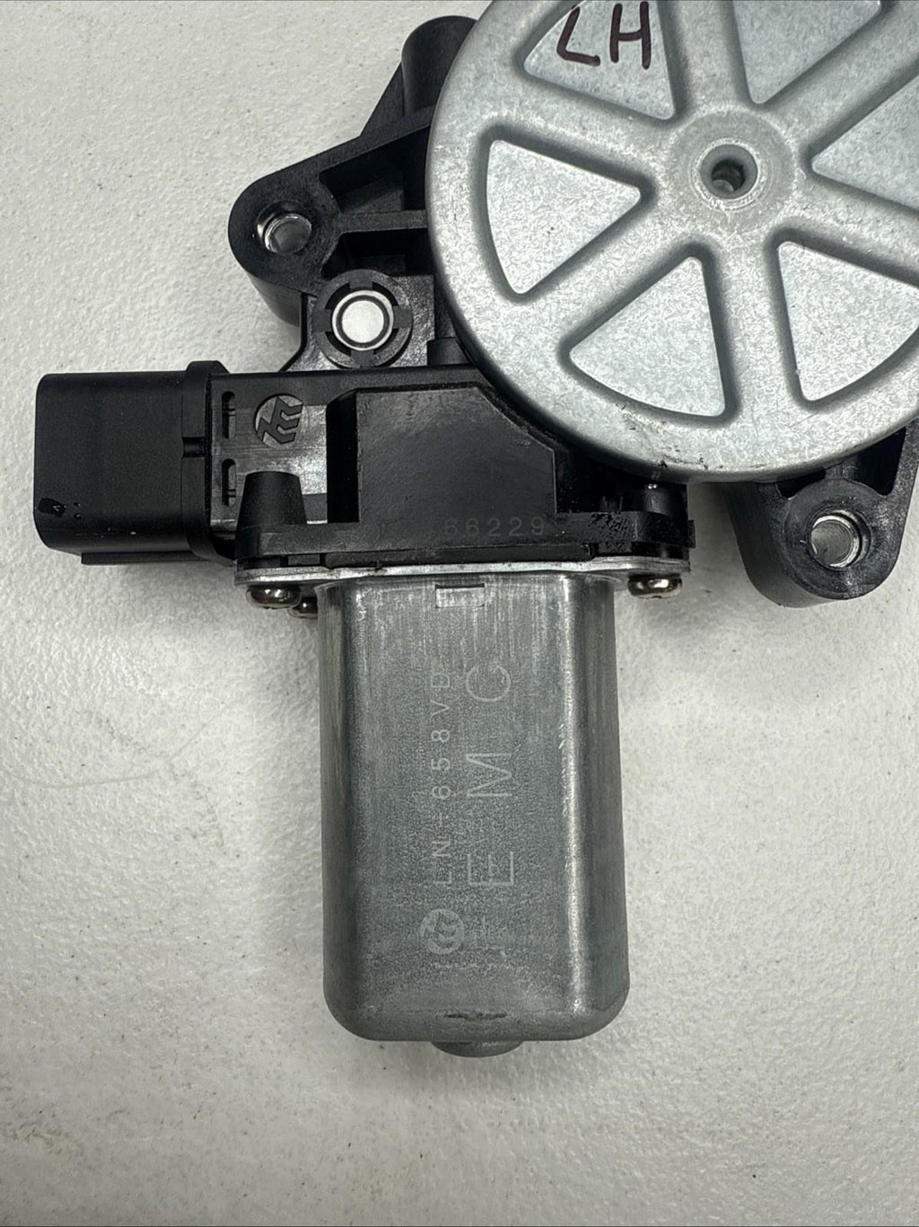 ♦️2012-2020 TESLA MODEL S FRONT LEFT SIDE PANORAMIC SUNROOF MOTOR OEM, LN658VD