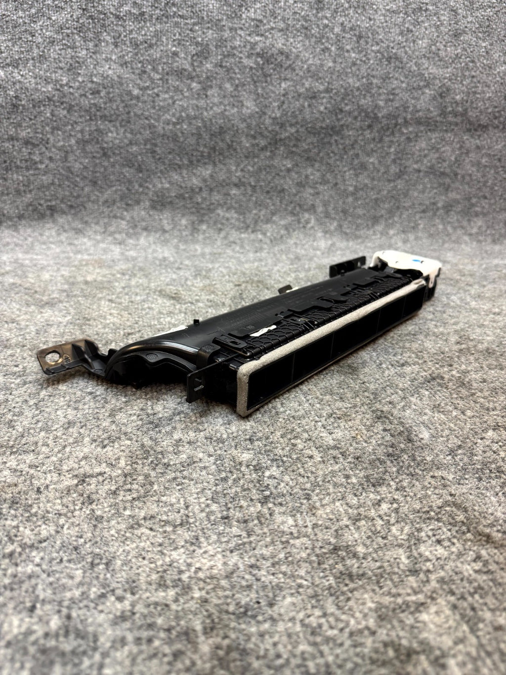 2017–2023 TESLA MODEL 3 FRONT LEFT AIR VENT GRILLE COVER TRIM OEM, 1083320-00-G