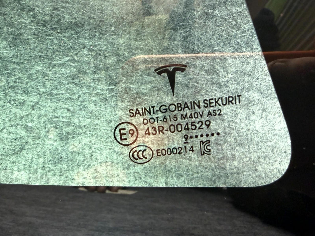 ♦️17–23 TESLA MODEL 3 REAR RIGHT SIDE DOOR QUARTER WINDOW GLASS OEM, 43R-004529