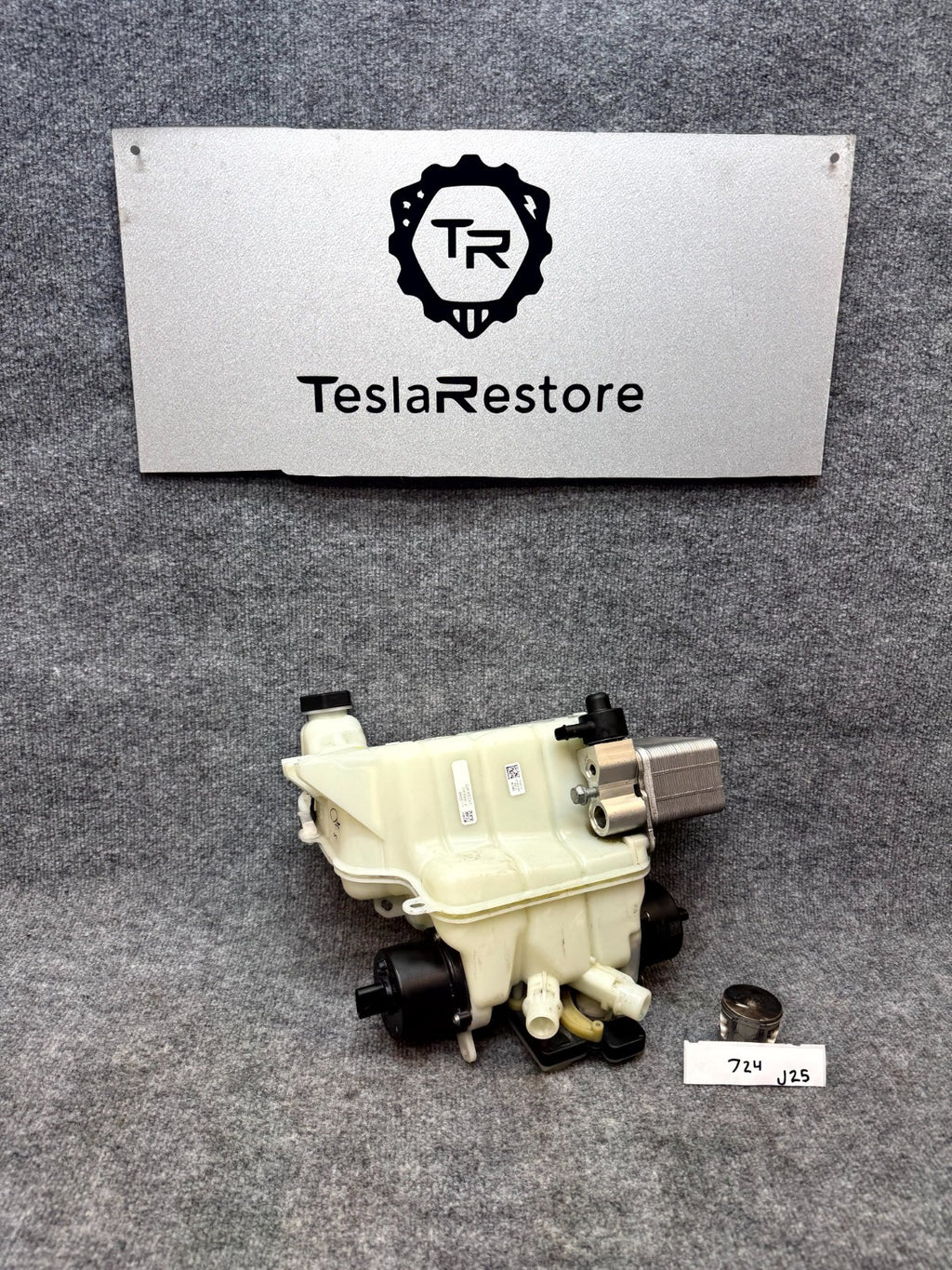 2017 – 2023 TESLA MODEL 3 COOLANT EXPANSION RESERVOIR TANK OEM, 1097016-00-D