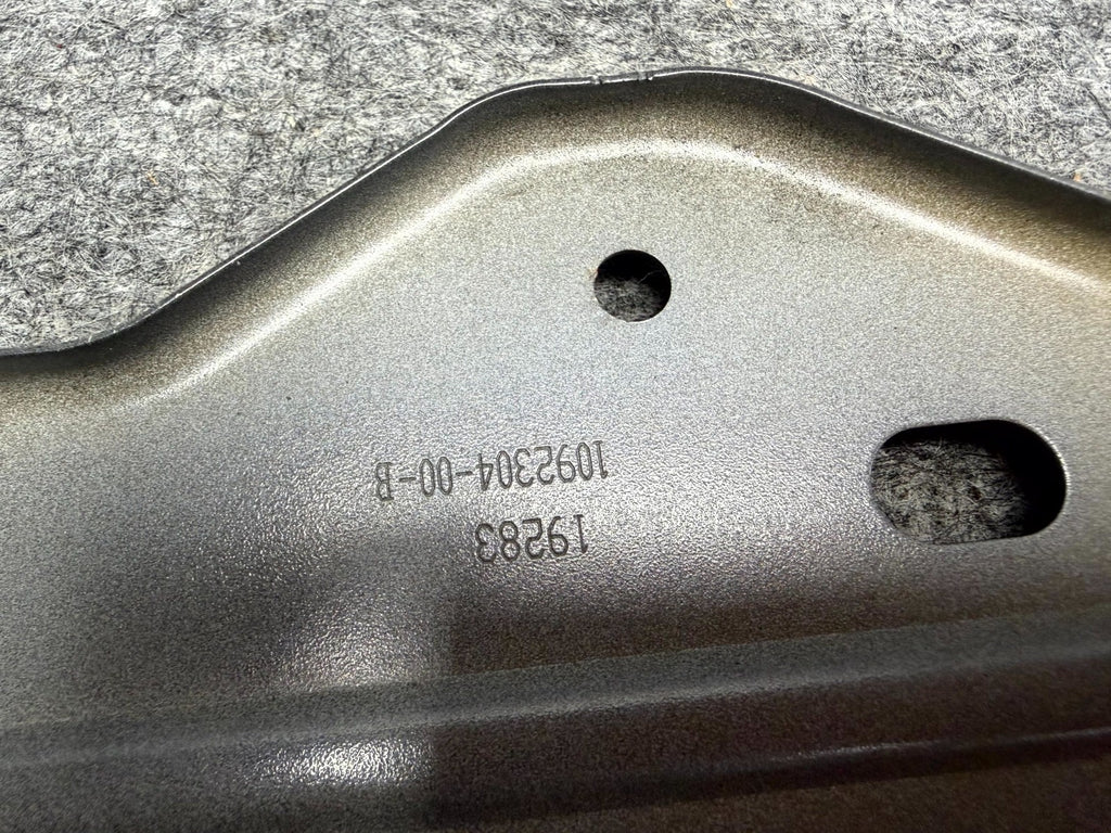 ♦️17-23 TESLA MODEL 3 FRONT LEFT SIDE FENDER SUPPORT BRACKET OEM, 1092304-00-B
