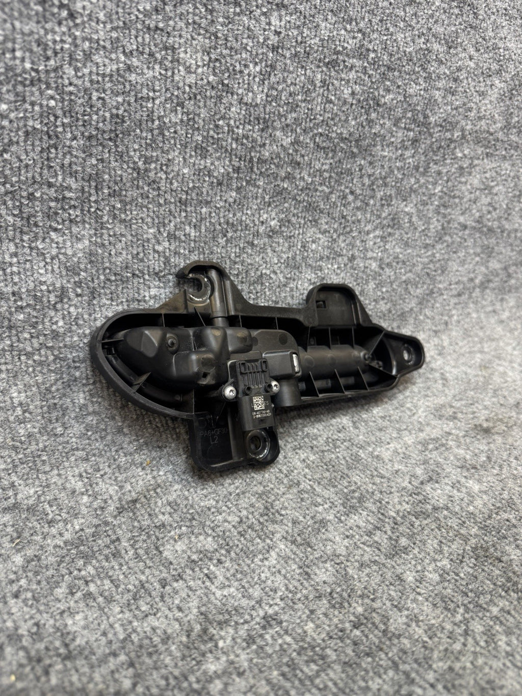 17-20 Tesla Model 3 Front = Rear Left Exterior Door Handle Outer 1081831-99-F