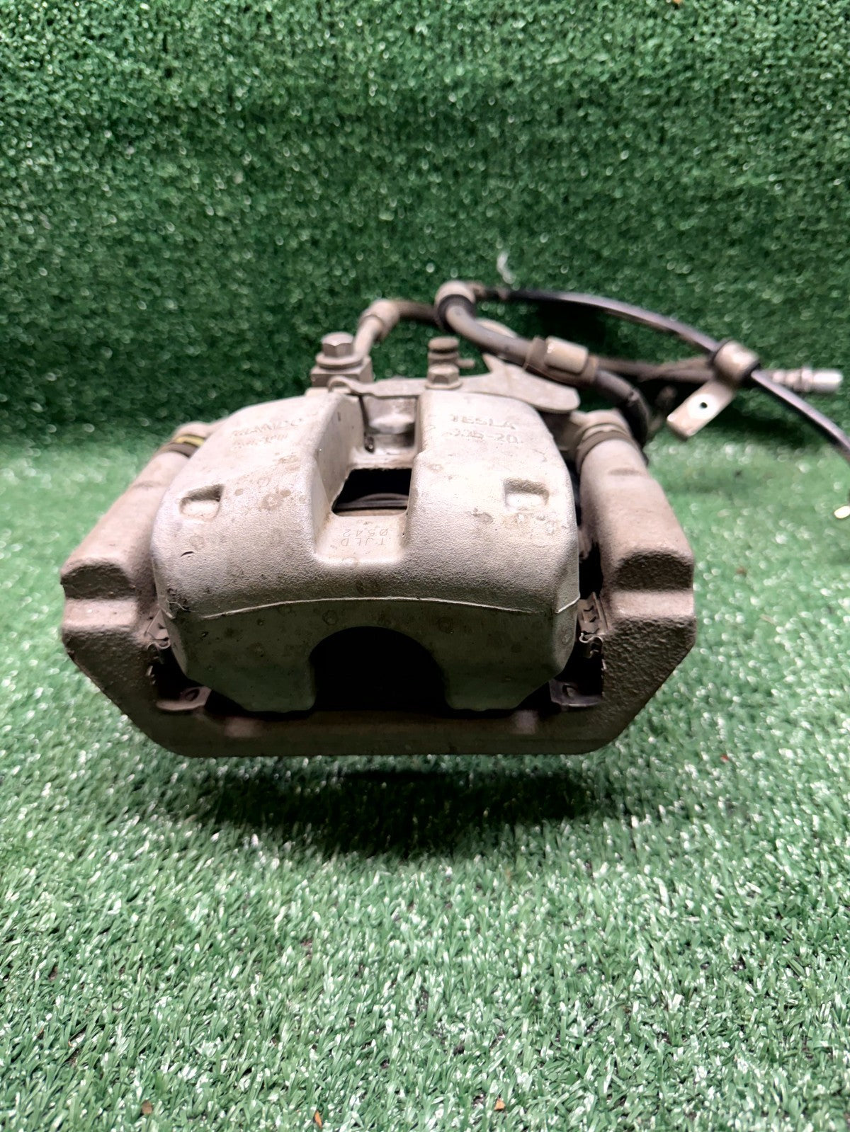 ♦️20–23 TESLA MODEL 3/Y RIGHT SIDE BRAKE CALIPER W/ BRAKE HOSE OEM,1044623-00-J