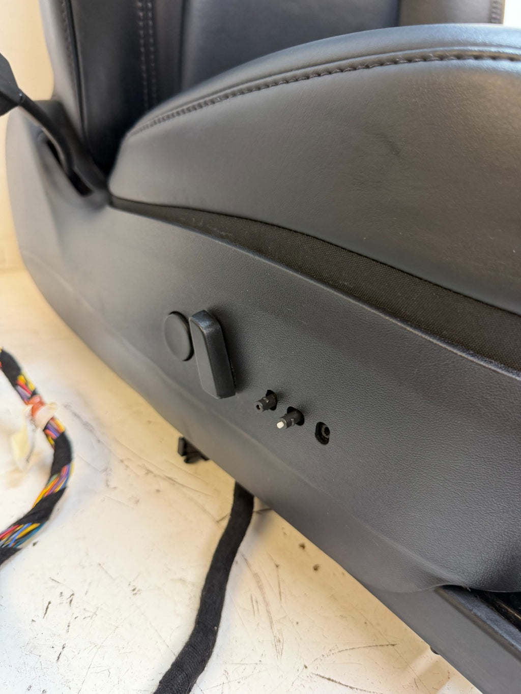 20-23 Tesla Model 3 Front 1st Row Seat Right Passenger Side Black 1456943-00-C