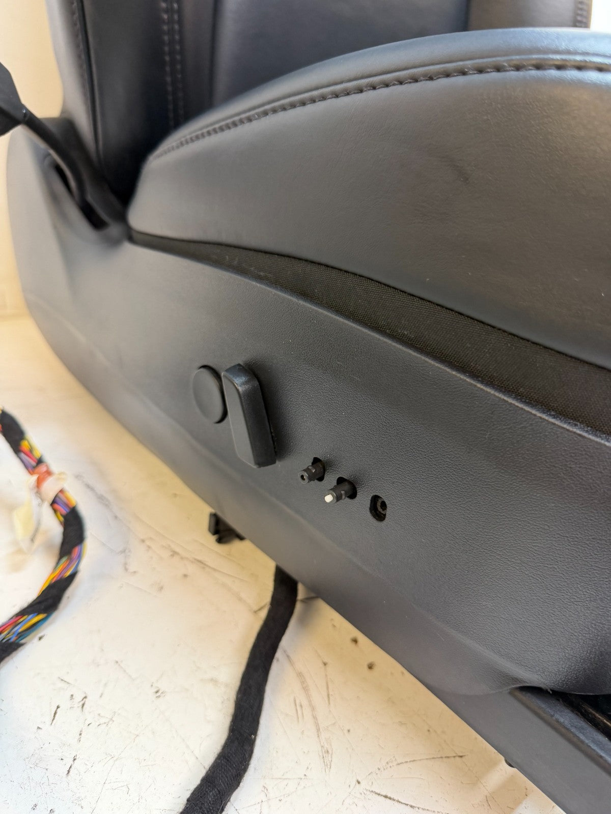 20-23 Tesla Model 3 Front 1st Row Seat Right Passenger Side Black 1456943-00-C