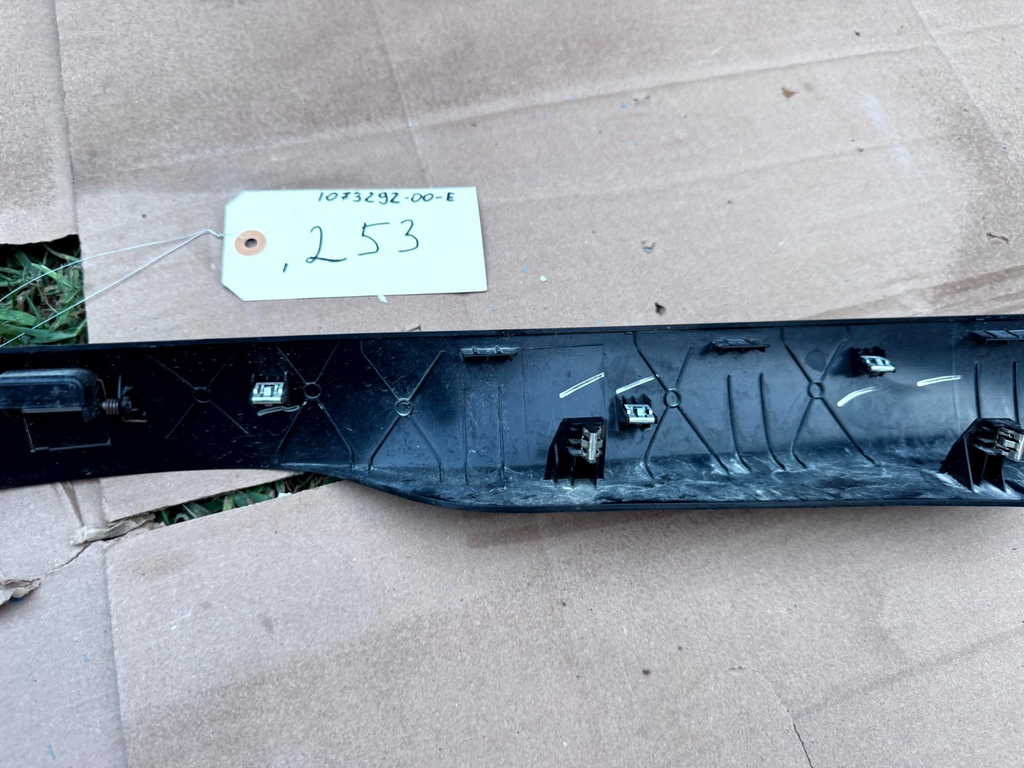 16-20 Tesla Model X Rear Left Side C Pillar Middle Trim Cover OEM, 107329200E