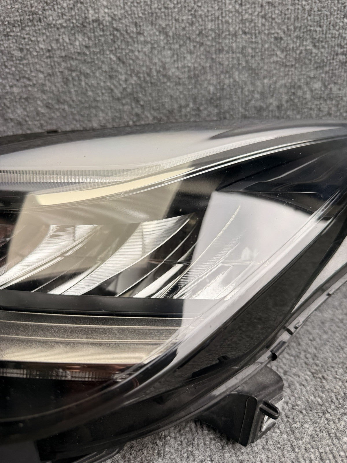 2017-2021 Tesla Model 3 / Y Headlight SAE UP-LEVEL LEFT HAND 1077371-98-L OEM