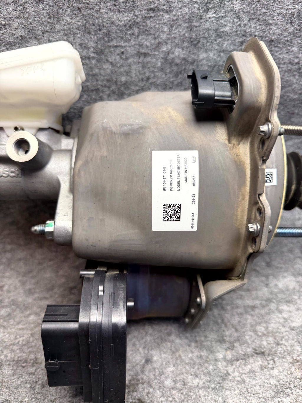 ♦️17-23 TESLA MODEL 3 BRAKE BOOSTER & MASTER CYLINDER & RESERVOIR OEM, 104467100