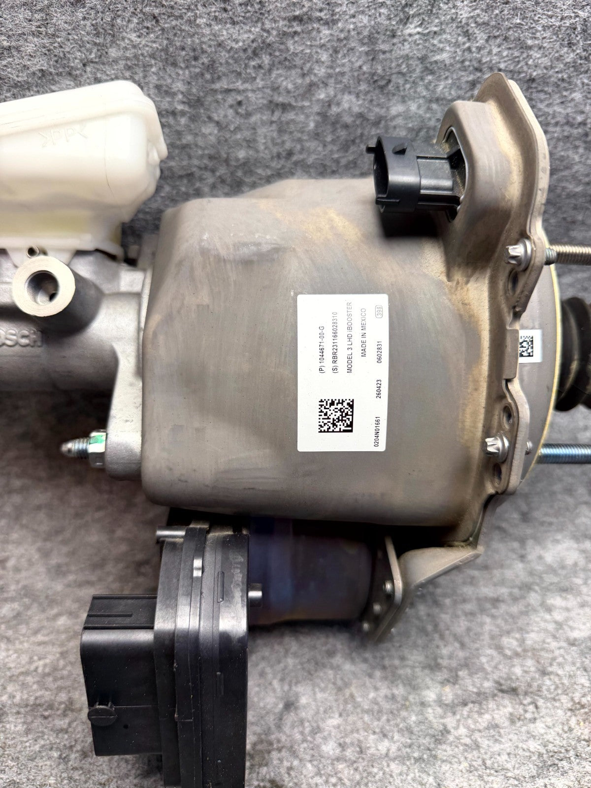 ♦️17-23 TESLA MODEL 3 BRAKE BOOSTER & MASTER CYLINDER & RESERVOIR OEM, 104467100