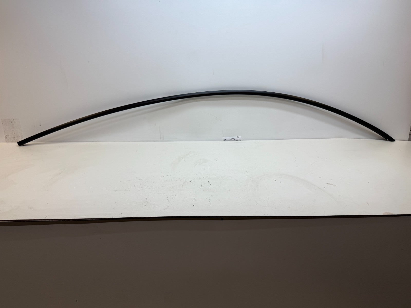 2020 - 2024 TESLA MODEL Y ROOF RIGHT PASSENGER SIDE MOLDING COVER 1495731-00-A