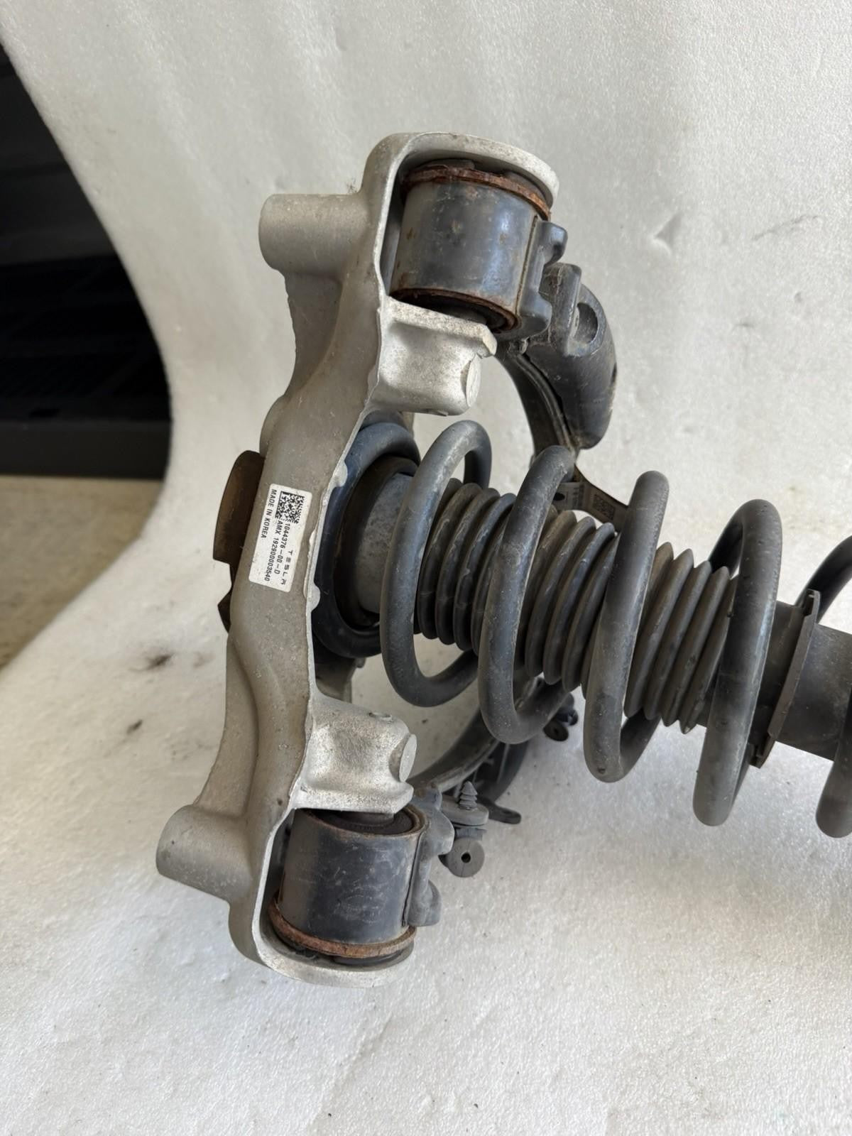 ♦️2017-2020 Tesla Model 3 Front Right Strut Shock 1044369-00-E