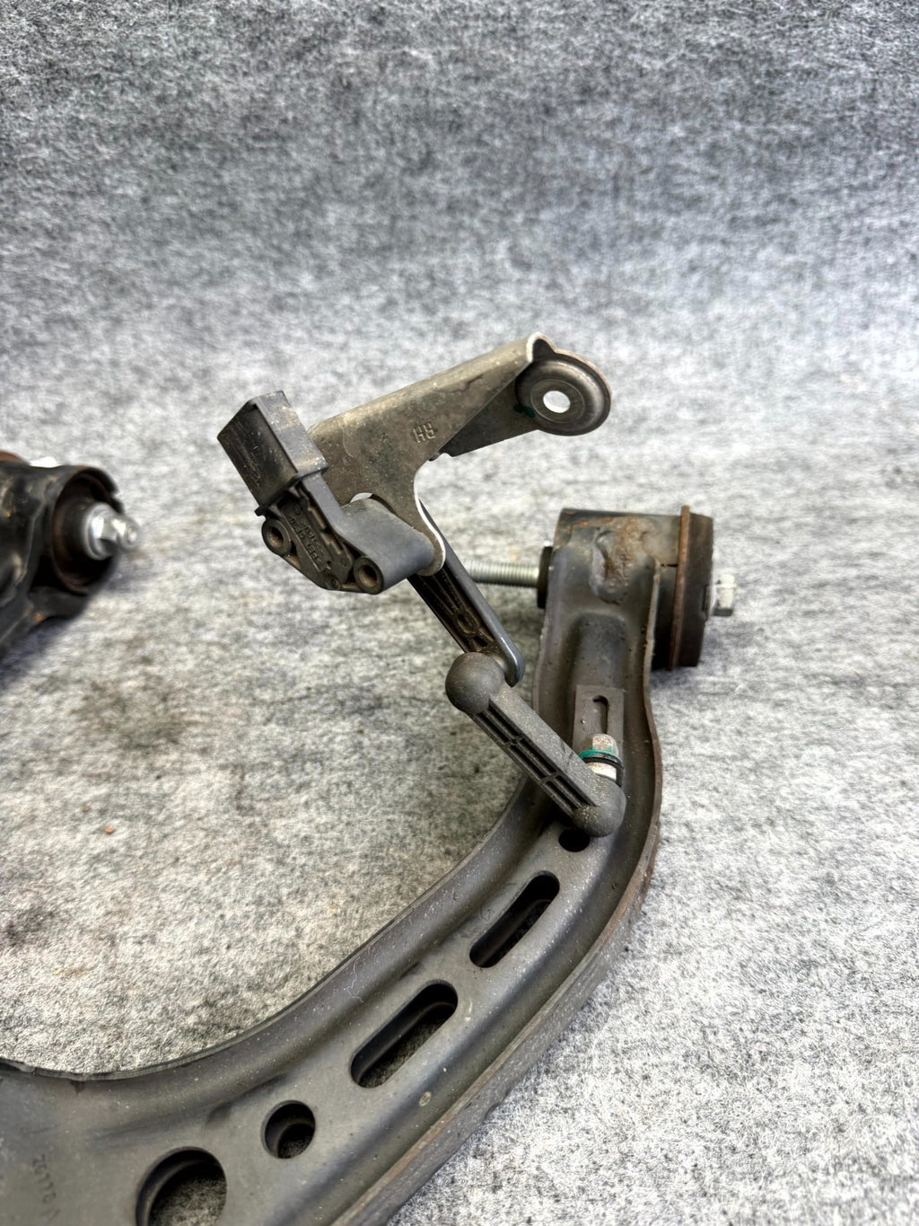 ♦️2012 - 2020 TESLA MODEL S FRONT RIGHT SIDE UPPER CONTROL ARM OEM, 1043966-00-A