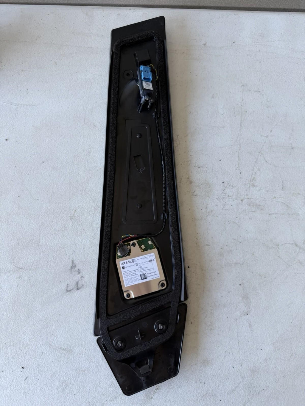 ♦️2017-2023 TESLA MODEL 3 RIGHT SIDE B-PILLAR GLASS W/ CAMERA OEM, 1100441-00-E