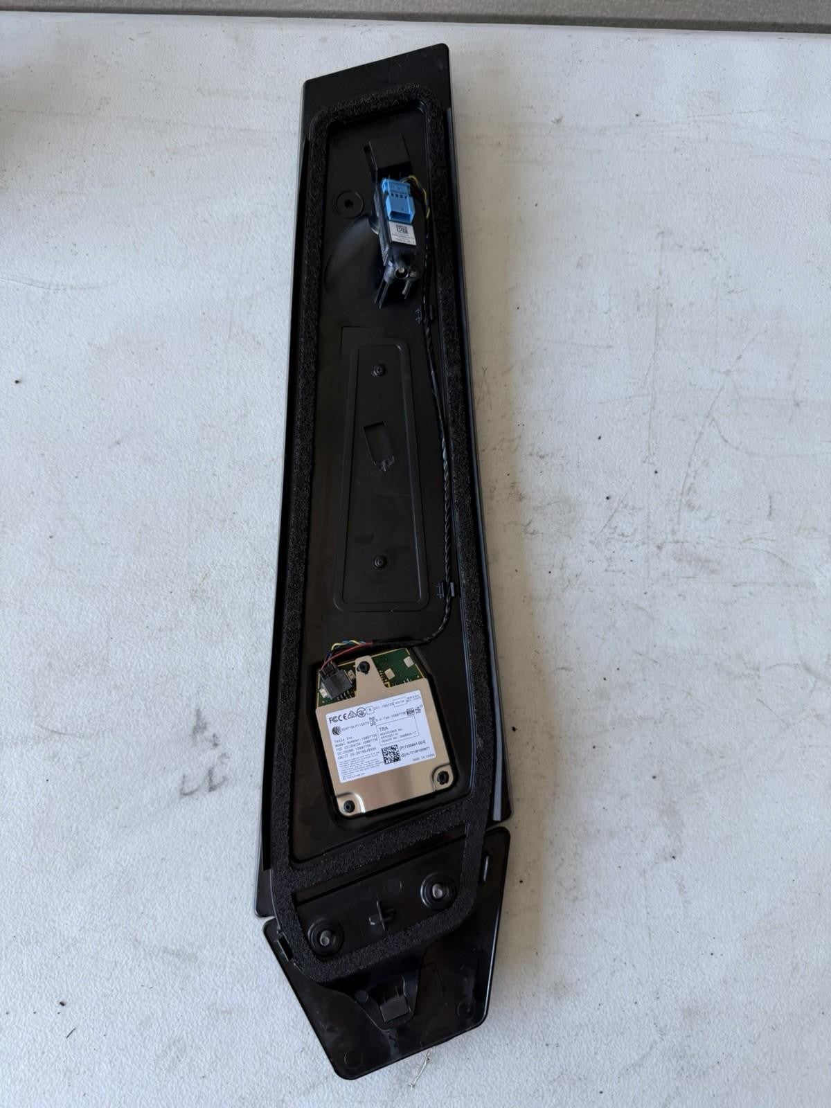 ♦️2017-2023 TESLA MODEL 3 RIGHT SIDE B-PILLAR GLASS W/ CAMERA OEM, 1100441-00-E
