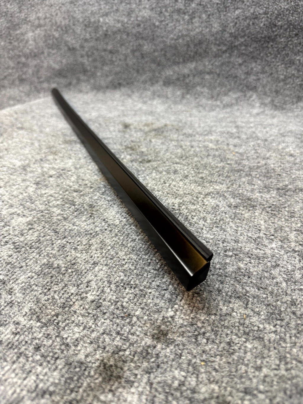 20-24 TESLA MODEL Y FRONT RIGHT/LEFT DOOR WINDOW BELT MOLDING OEM, 1495722-00-B