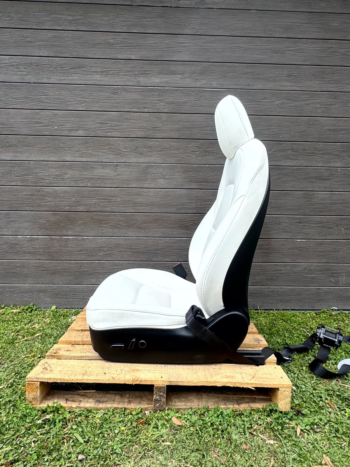 2020 - 2024 TESLA MODEL Y FRONT LEFT SIDE 1ST ROW FULL SEAT OEM, 1456942-00-E