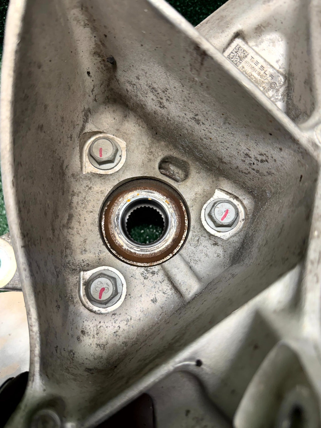 ♦️2020-2024 TESLA MODEL Y REAR RIGHT SIDE KNUCKLE SPINDLE HUB OEM, 1188416-00-F