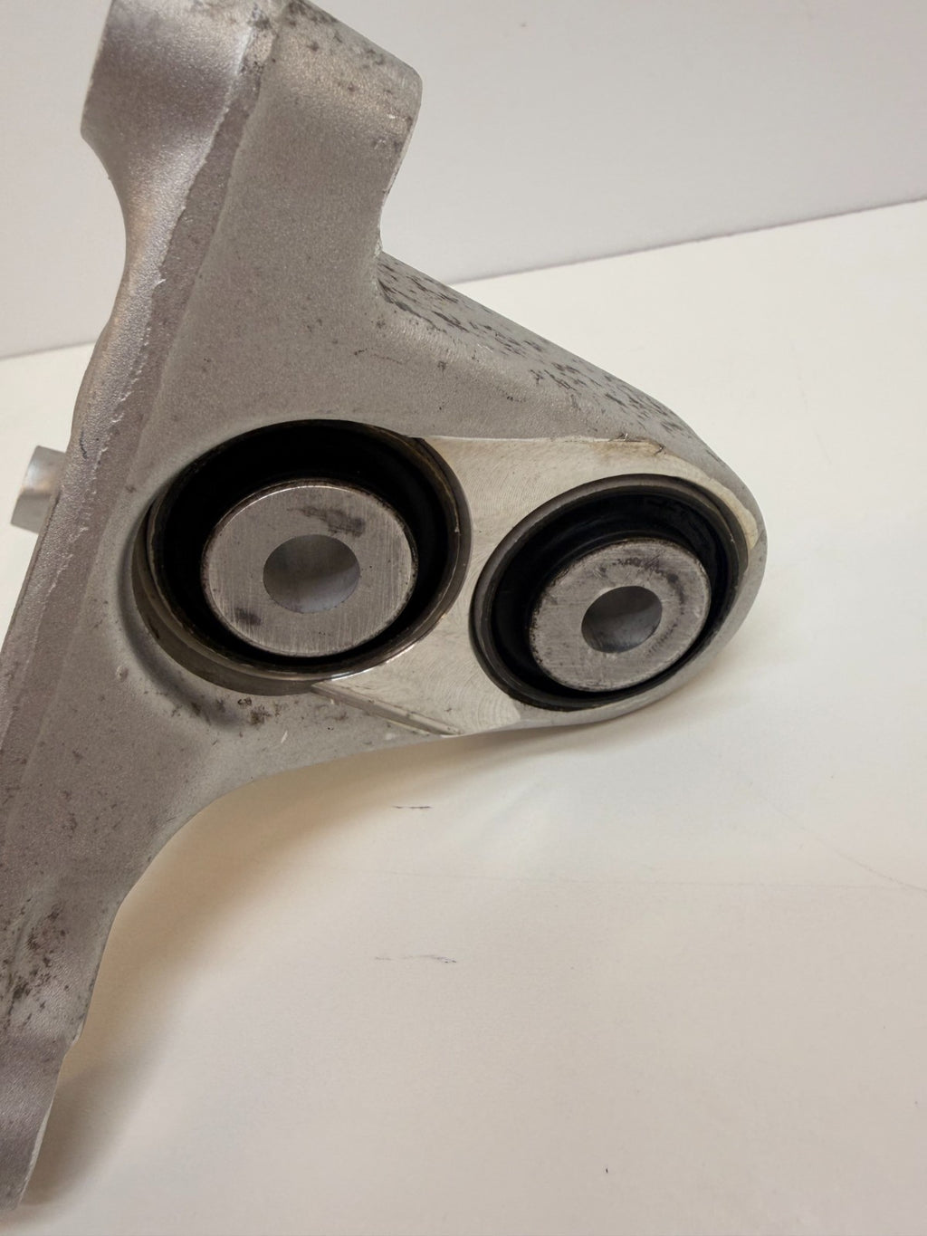2017-2020 TESLA MODEL S FRONT ENGINE DRIVE UNIT LEFT MOUNT BRACKET SUPPORT