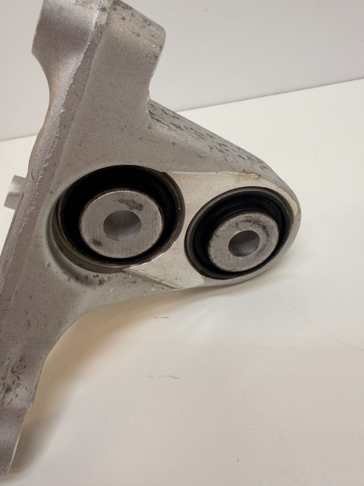 2017-2020 TESLA MODEL S FRONT ENGINE DRIVE UNIT LEFT MOUNT BRACKET SUPPORT