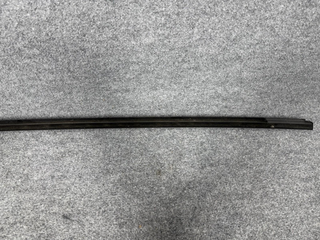 ♦️2017-2023 TESLA MODEL 3 REAR LEFT SIDE DOOR WINDOW BELT MOLDING OEM, 108074501