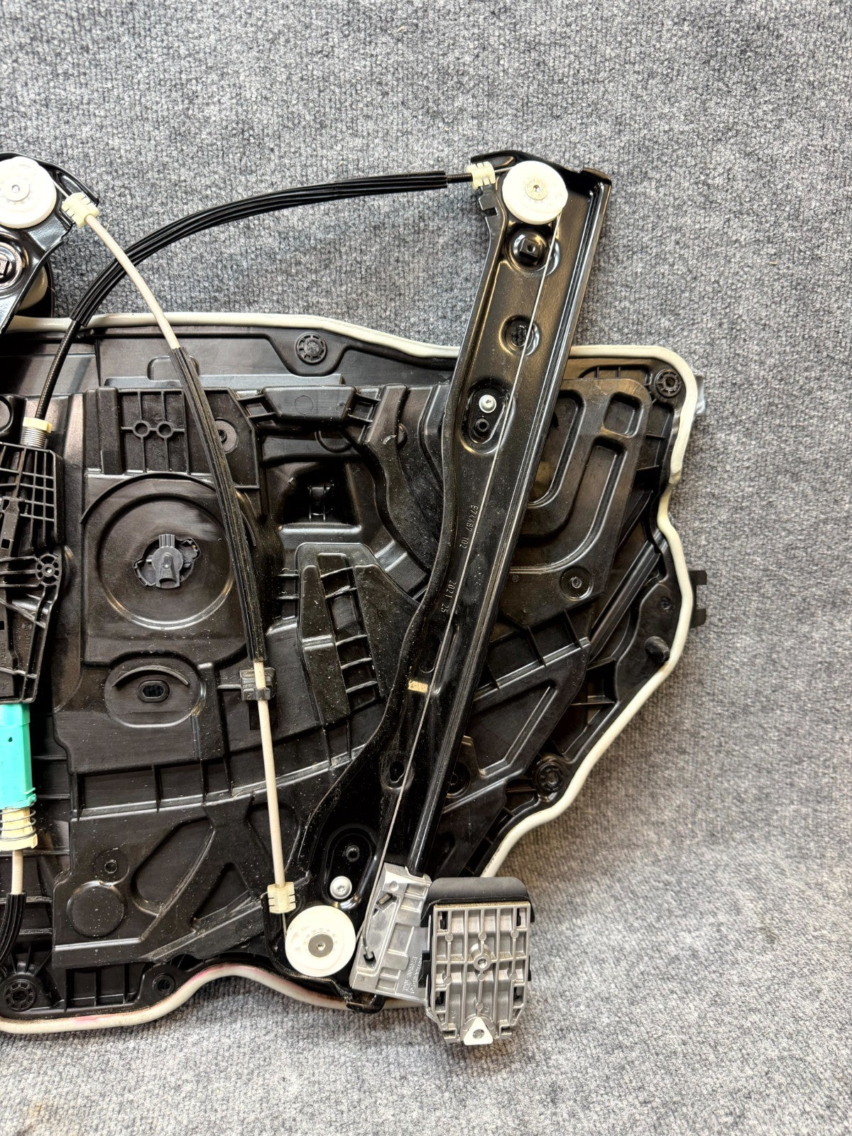 2020-2024 TESLA MODEL Y FRONT LEFT DOOR WINDOW REGULATOR & MOTOR OEM, 149551000E