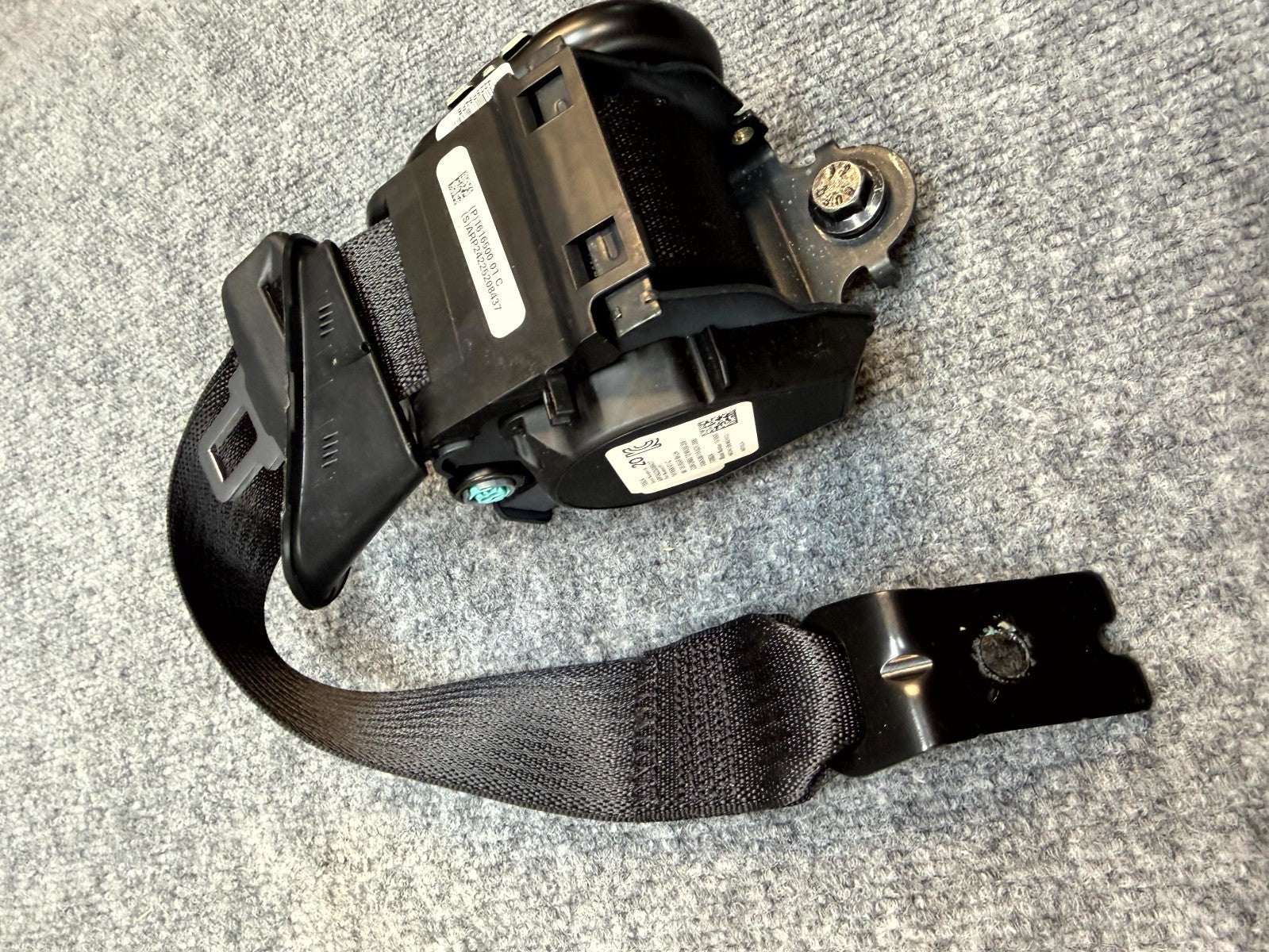 2020-2024 TESLA MODEL Y REAR LEFT DRIVER SIDE 2ND ROW SEAT BELT OEM 1616500-01-C