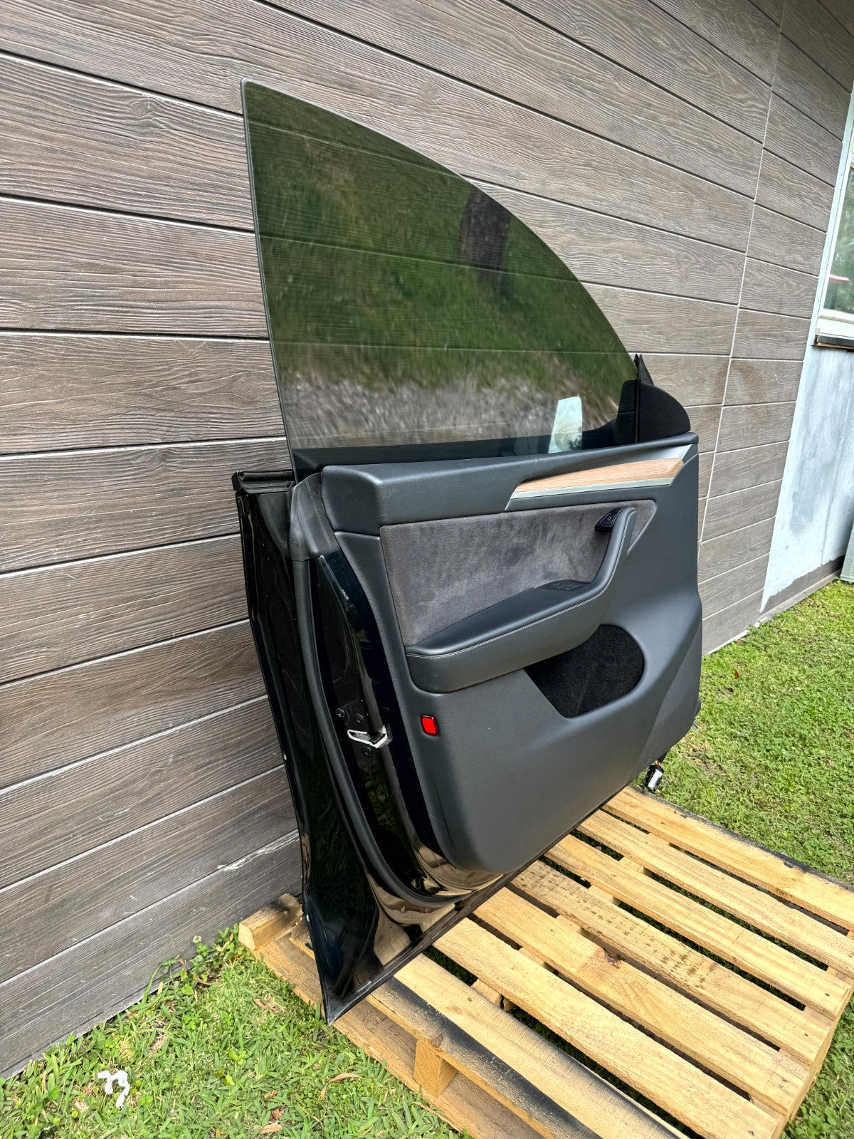 2020 - 2024 TESLA MODEL Y FRONT LEFT SIDE DOOR SHELL ASSEMBLY OEM, 1505460-E0-A