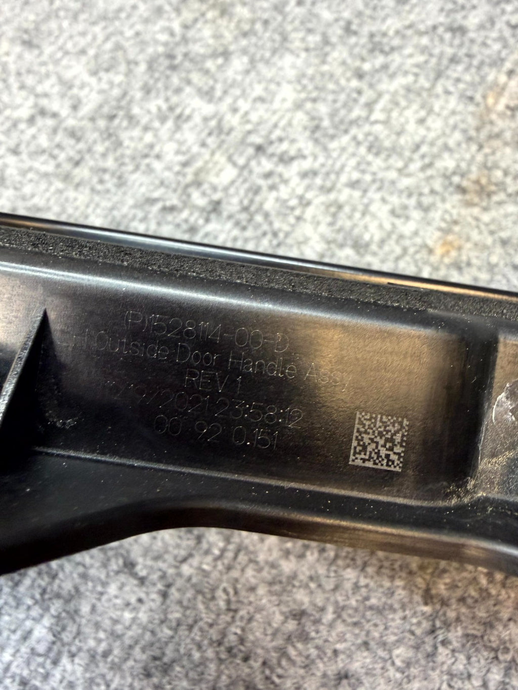 2020 - 2024 TESLA MODEL Y FRONT/REAR LEFT SIDE DOOR HANDLE OEM, 1528114-00-D