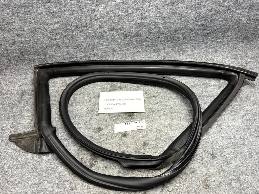 ♦️2017 - 2023 TESLA MODEL 3 FRONT LEFT BODY SEAL WEATHERSTRIP OEM, 1090510-00-O