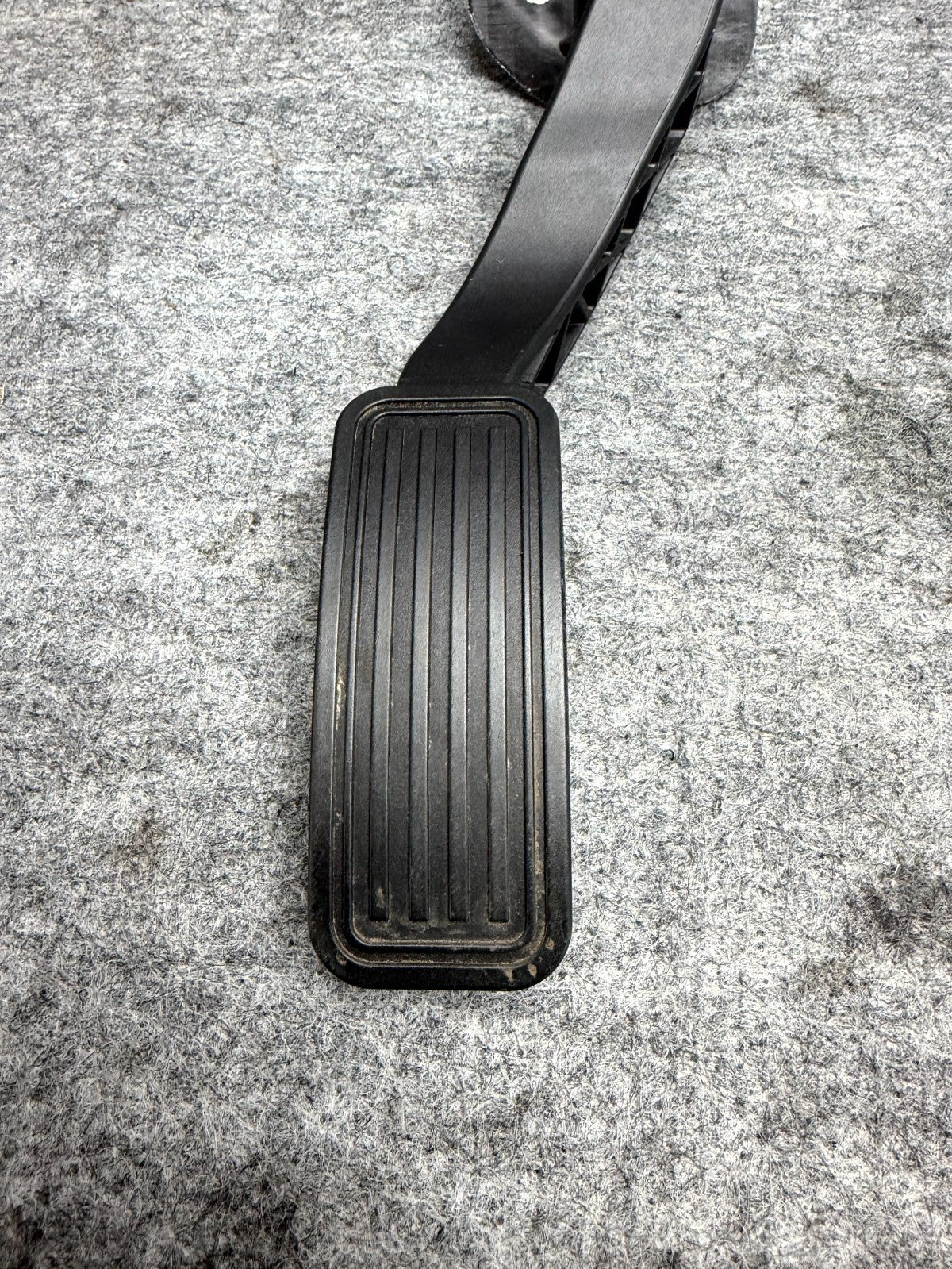 ♦️12-20 TESLA MODEL S LEFT SIDE ACCELERATOR GAS THROTTLE PEDAL OEM, 6PV933370-17
