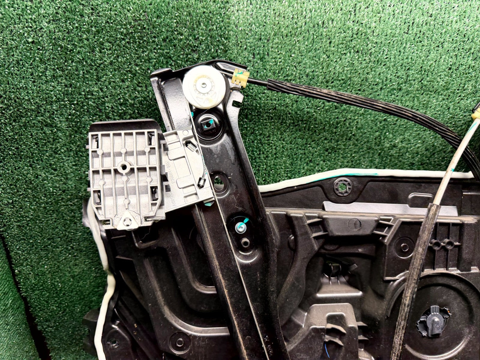 ♦️2020 - 2024 TESLA MODEL Y FRONT RIGHT WINDOW REGULATOR MOTOR OEM, 1495509-98-B