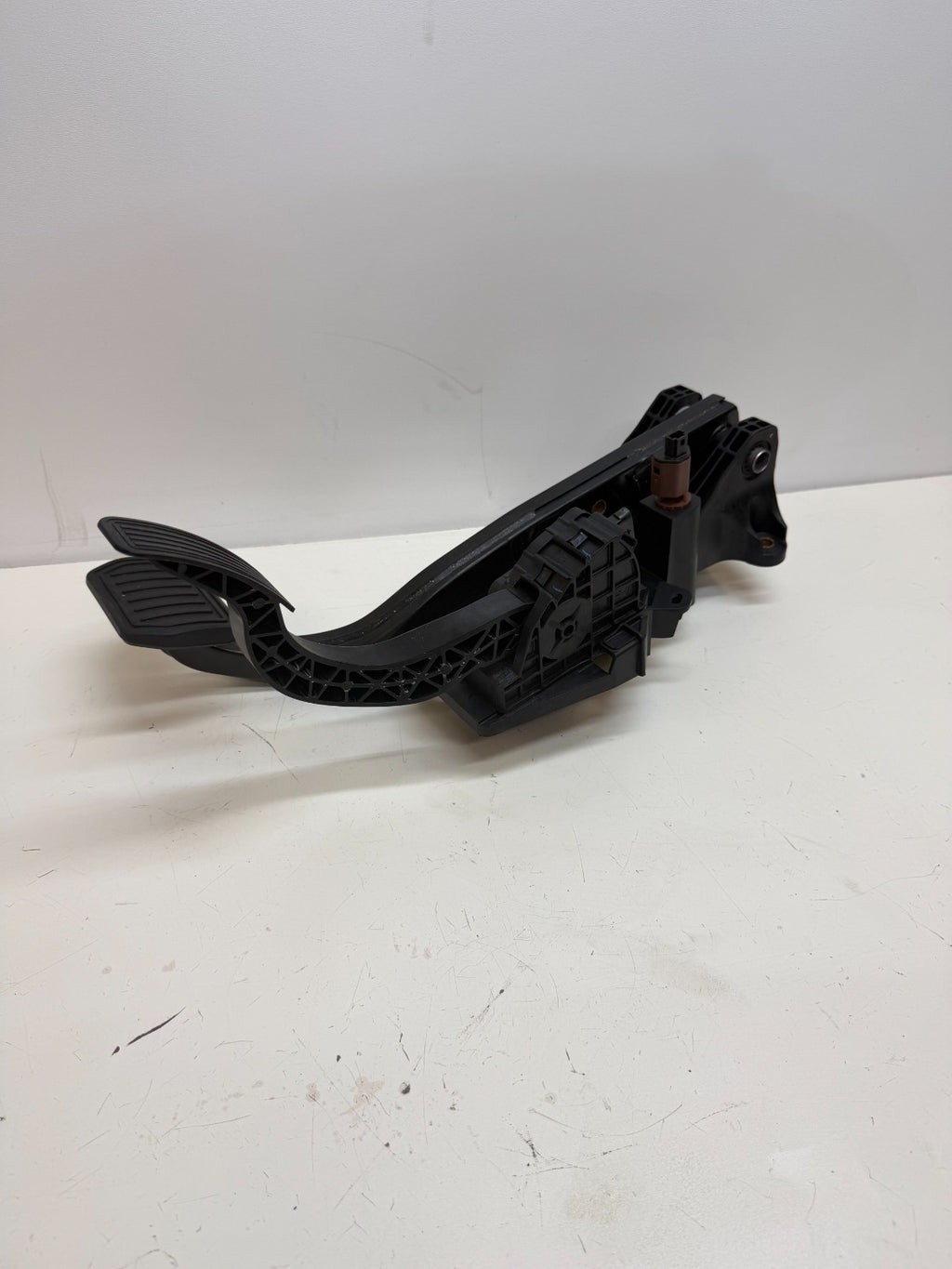 2017-2023 Tesla Model Y Accelerator Brake & Gas Pedal Set 1188691-00-B