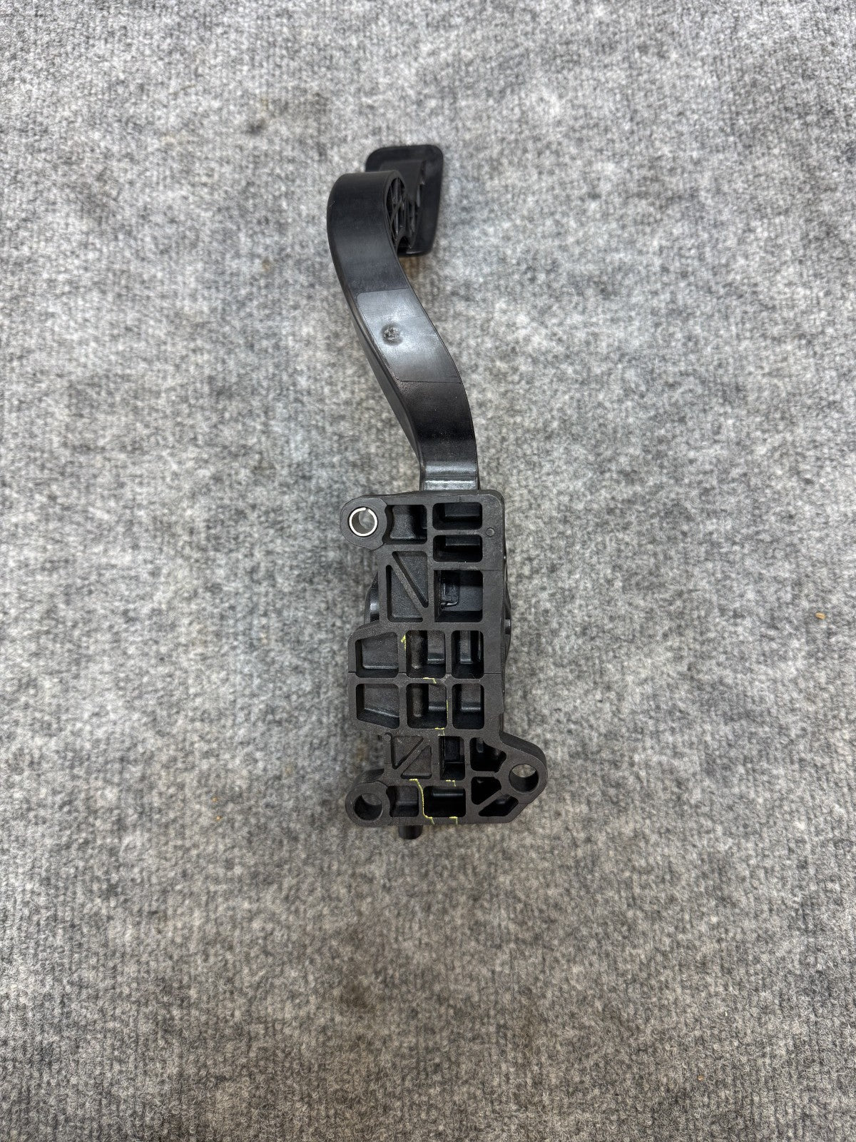 2020 - 2024 TESLA MODEL Y GAS PEDAL ACCELERATOR THROTTLE SENSOR OEM 1188695-00-A